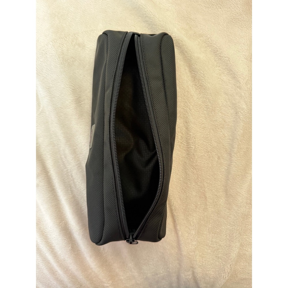 TUMI Electronic Cord Pouch - Picture 2 of 3